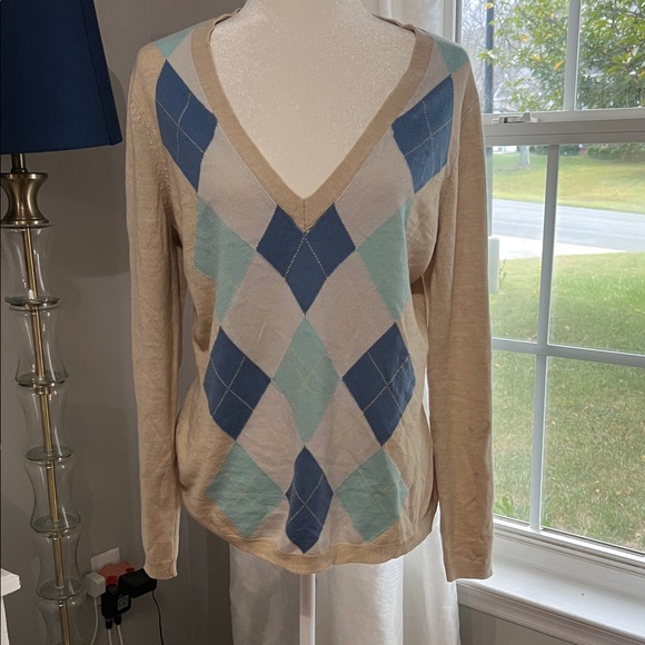 New York & Company Blue and Cream Argyle V-Neck Sweater, Size XL - Picture 1 of 4